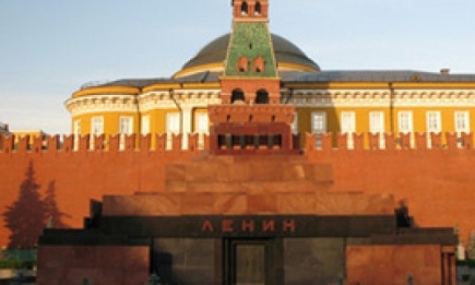 Почему закрыли мавзолей Ленина?
