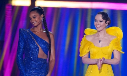Отсылки к сине-желтому полотну: Юлия Санина и Алиша Диксон поразили "парным" нарядом на Евровидении 2023