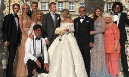 Затмила невесту: 68-летняя Алла Пугачева пришла на свадьбу внука в белоснежном платье (ФОТО)