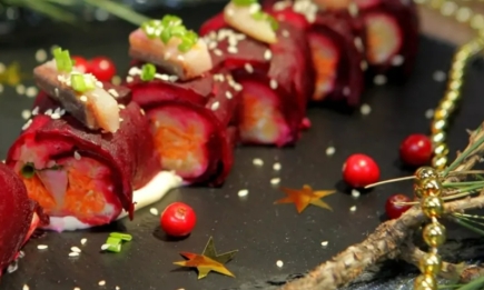 Саша Бо поделилась необычным рецептом новогодней "Шубы" в форме суши (ВИДЕО + РЕЦЕПТ)