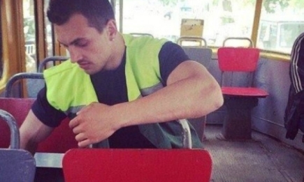 Снимки красивого киевского кондуктора взорвали соцсети