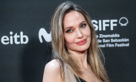 Роскошная Анджелина Джоли вышла на красную дорожку в платье любимого цвета (ФОТО)