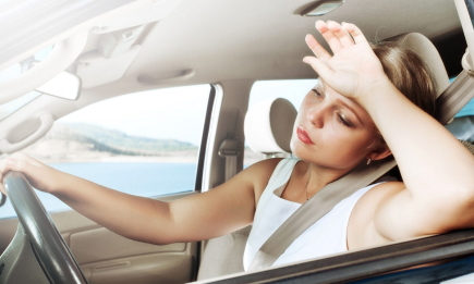 Поверните руль и откройте окна: 3 важных совета водителям для жаркого дня