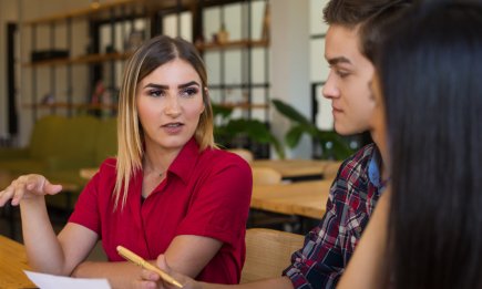 Які питання ніколи не поставить вихована людина: 6 головних табу