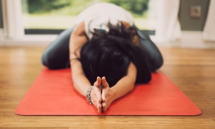 Как правильно почистить коврик для йоги, потому что вы этого точно не делаете
