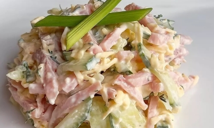 Роскошный зимний салат с ветчиной: в эту закуску вы просто влюбитесь! (РЕЦЕПТ)