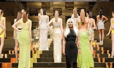 Показ Versace открыл Неделю высокой моды в Париже