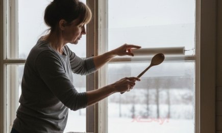 Навіщо українці клеять харчову плівку на вікна: копійчаний лайфхак, який "запечатує" тепло у квартирі