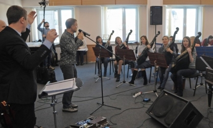 Оркестр Олега Скрипки устроит в Киеве битву с белорусами