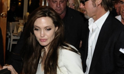 Анджелина Джоли и Брэд Питт в ресторане в Каннах. ФОТО