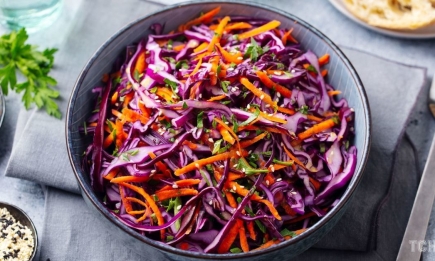 Смачний яскравий салат, про який всі забули: ідеальний весняний обід (РЕЦЕПТ)