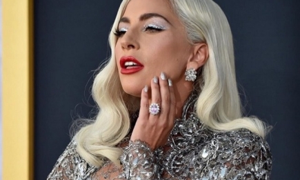 Леди Гага в образе "живой куклы" снялась для обложки известного глянца (ФОТО)