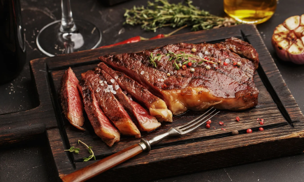 Більше ніякої “підошви”: секретні інгредієнти, з яким м’ясо буде ідеально ніжним