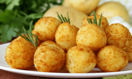 Сытное блюдо за 20 минут: как приготовить картофельные шарики из вчерашнего пюре