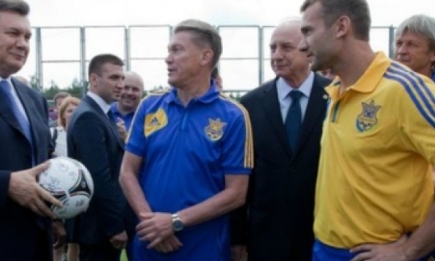 Президент Украины наградил орденами Шевченко и Блохина