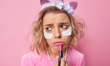Почему сон с макияжем — это преступление против вашей красоты? Раскрываем скрытые угрозы