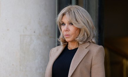 Брижит Макрон в парике: первую леди Франции заскочили на "свидании" с высокой модой (ФОТО)