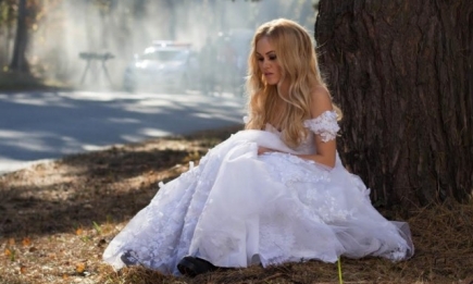 Певица  Alyosha похитила свадебное платье, в котором сбежала от жениха (ВИДЕО, ПРЕМЬЕРА)