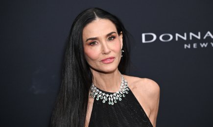 Яка ж вона розкішна! Демі Мур приголомшила виходом у чорній мерехтливій сукні (ФОТО)