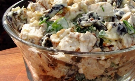 Ви забудете, що “олів’є” існував: нереально смачний салат з найпростіших продуктів (РЕЦЕПТ)