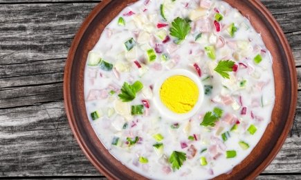 Коварное блюдо: сколько часов можно хранить готовую окрошку