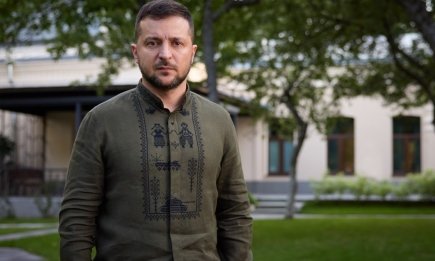 Зеленського підслухали в Букінгемському палаці? На фото із королем Чарльзом III Мережа помітила один нюанс