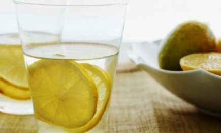 Зачем пить воду с лимоном по утрам