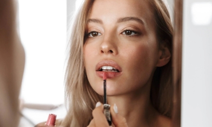 Не подведет! 10 beauty-лайфхаков, которые помогут сохранить макияж на весь день