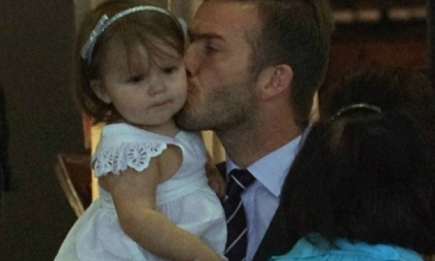 Папина дочка: Дэвид Бекхэм целует Харпер. Фото