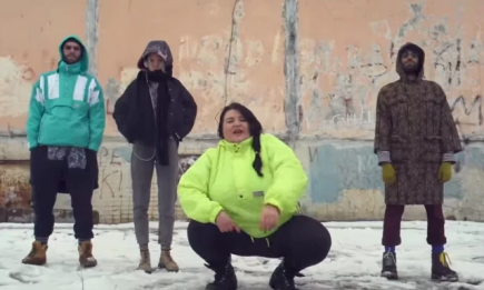 "Главная надежда украинского рэпа" alyona alyona выпустила новый клип: премьера "Відчиняй"