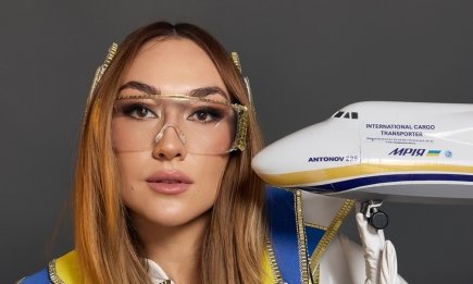 Вместо вечернего платья — копия легендарного самолета: украинка поразит мир костюмом "Мрии" на конкурсе в Египте (ФОТО)