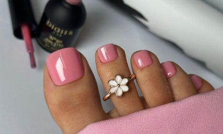 Эстетика лета на ваших ножках: самые модные идеи педикюра на теплое время (фото)