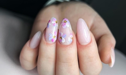 Маникюр с цветами на 8 марта: красивые ногти для женщин 2024 (ФОТО)