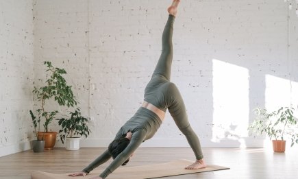 Успейте к лету: тренер раскрыла список упражнений, которые "сжигают" лишнее всего за 10 минут в день (ВИДЕО)