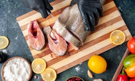 Рыбный запах вас больше не будет преследовать: как быстро удалить его с посуды (ЛАЙФХАК)