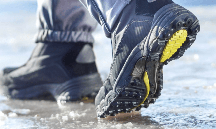 Потріть підошву ваткою - і ожеледиця не страшна: чим намастити черевики, щоб не ковзати