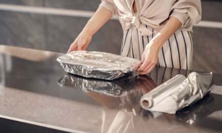 Блестящей или матовой стороной: как на самом деле использовать фольгу