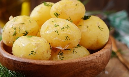 Не вода и не молоко: в чем варить картофель, чтобы вкус стал втрое нежнее