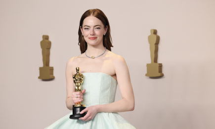 Емма Стоун ледь втримала сукню на сцені Оскару, а у своєму конфузі несподівано звинуватила Раяна Гослінга: ось що сталося (ВІДЕО)