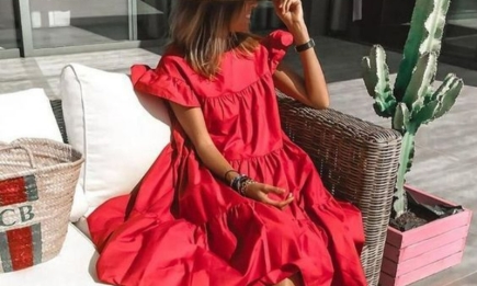 Женщина-огонь: дизайнеры представили красные трендовые сарафаны на июль 2023 года (ФОТО)