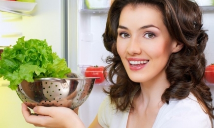 Как приготовить полезный салат из того, что есть в вашем холодильнике