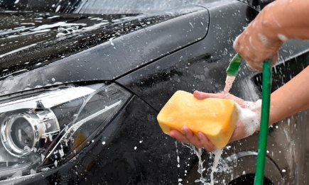 Мийка авто у задоволення: літній лайфхак для чистої машини