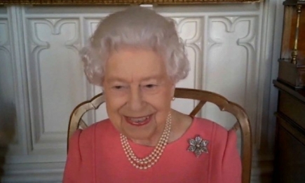 "Совсем не больно": королева Елизавета II рассказала, как вакцинировалась от коронавируса
