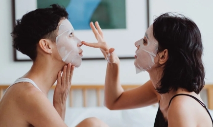 Очищение, увлажнение и питание: 6 лучших масок для лица