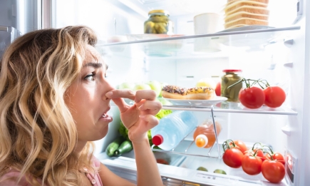 Об этом способе знают единицы: обычный мел легко решает популярную проблему с холодильником