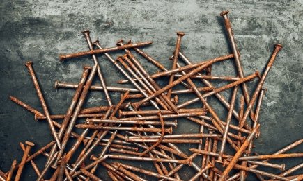 Як за 5 хв позбутися іржі на металевих інструментах: допоможе "магічний" порошок із вашої кухні