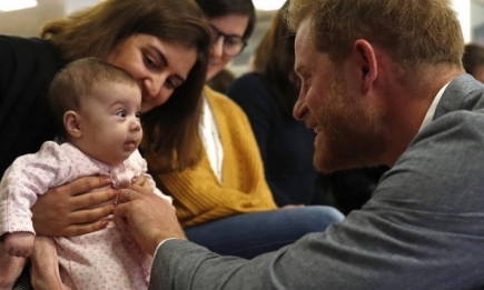 Принц Гарри пообщался с 3-месячным малышом: это очень мило! (ВИДЕО)
