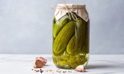 Старинный рецепт без уксуса и варки: как заготовить идеальные соленые огурцы, которые сохранятся всю зиму