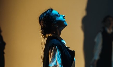 Духовне омиття у Страсну п’ятницю: Наталія Половинка привезе до Києва виставу-ритуал "ЗЕМЛЯ-ПІСНЯ"