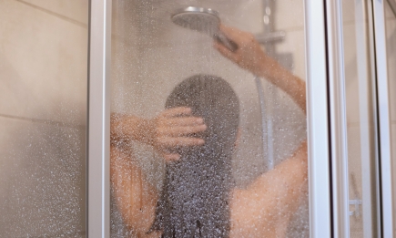 Аномальна спека в Україні може наробити багато біди: лікарка радить приймати гарячий душ, щоб охолодитися